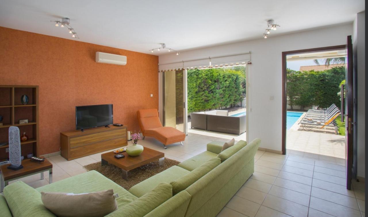 Soothing Sunset Villa With Private Pool, 200M From The Beach Перволия Екстериор снимка